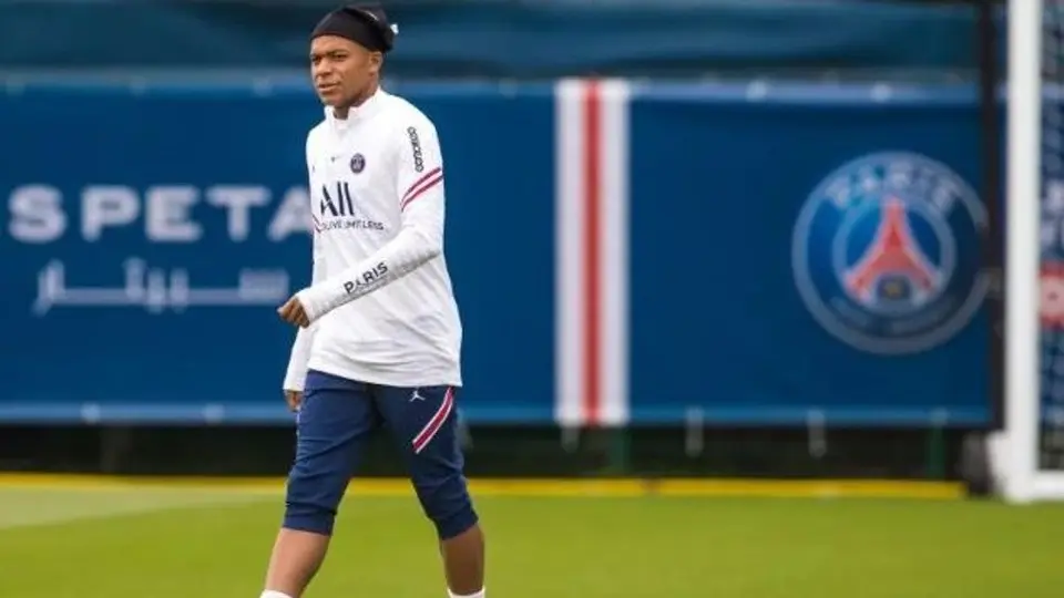 Video: Kylian Mbappé acortó vacaciones para volver a entrenar con el PSG
