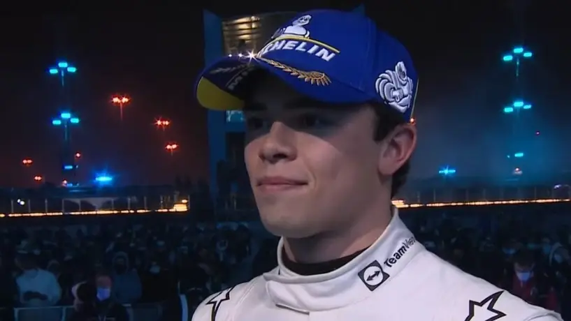 De Vries tras ganar la primera carrera del World Championship: 'Fue un resultado afuera del garage'