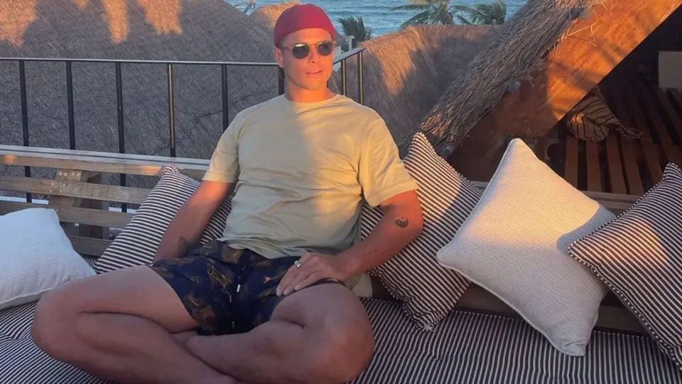 Chicharito es captado en las playas de Tulum con su nueva novia