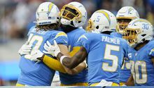 NFL: Chargers apaleó a los Broncos y se acerca a Playoffs