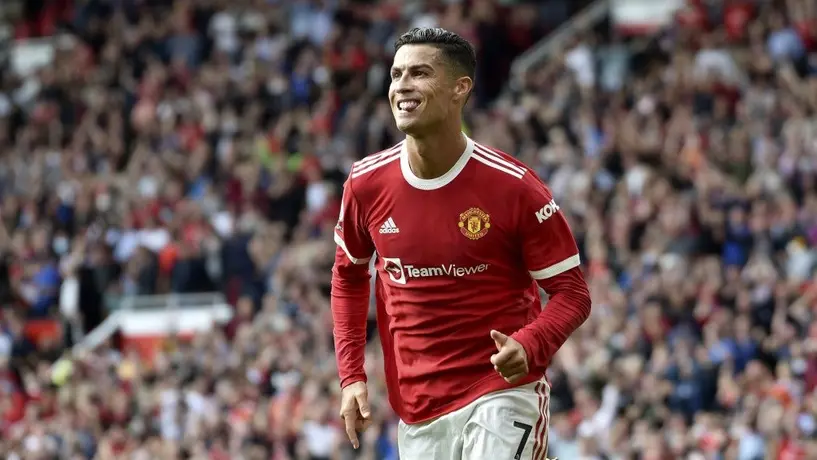 Cristiano Ronaldo compartió nueva foto jugando con su hijo: 'Presente y futuro'