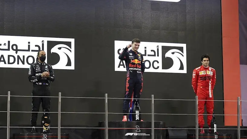 F1: Título de Verstappen, calificado como "robo" por la prensa inglesa