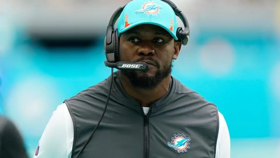 Brian Flores mantendrá demanda a la NFL incluso si es contratado