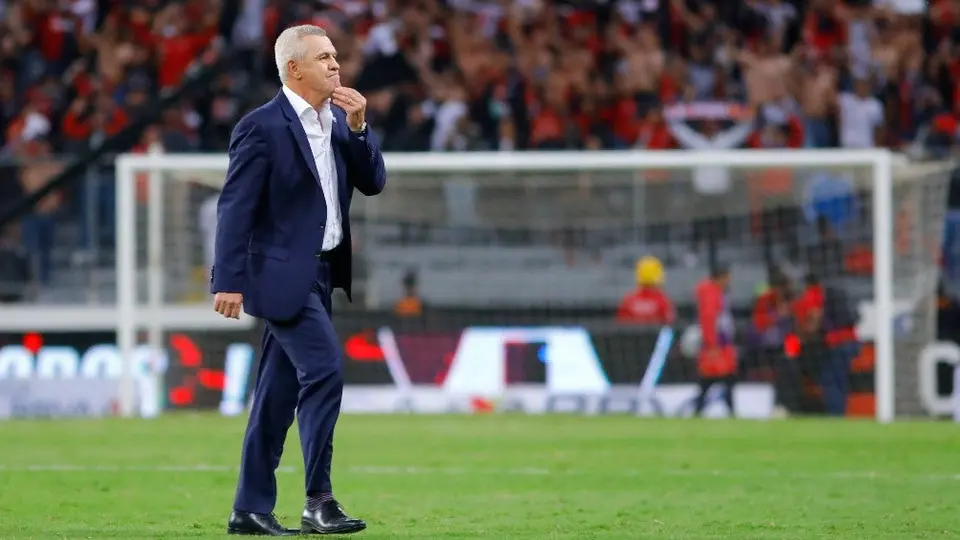 Aguirre sobre aprobación de la afición de Rayados: 'No me pagan por ello'