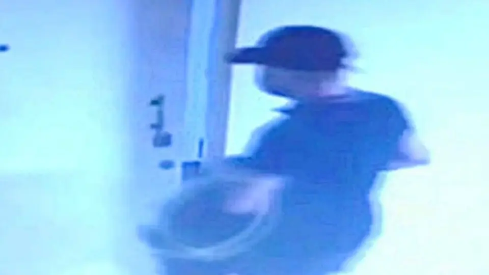 Video: Revelan imágenes del asesino de tres personas en despacho jurídico de la Roma