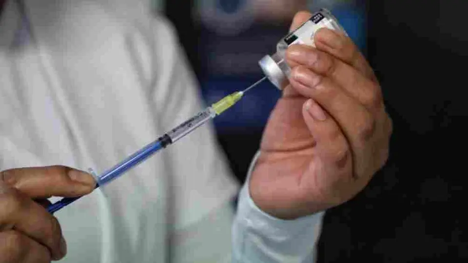 Coronavirus: Anuncian tercera dosis contra Covid-19 para adultos de 50 a 59 años en CDMX