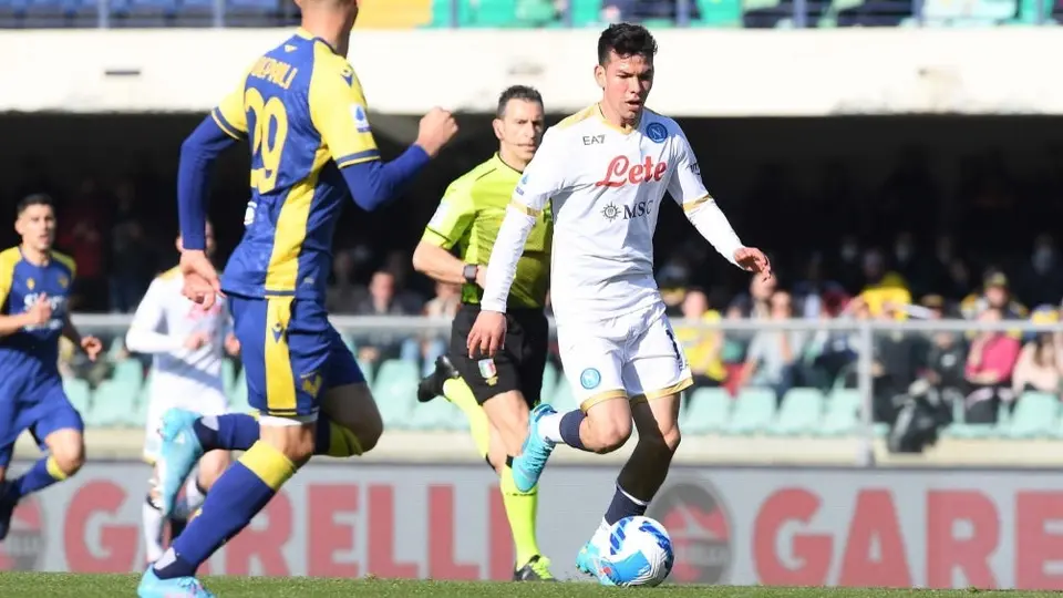 Chucky Lozano: Afición de Hellas Verona colocó pancartas racistas en contra de Napoli