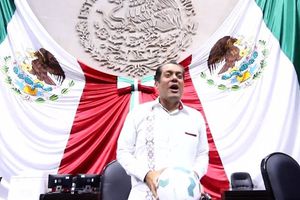 Video: Matador Hernández se echó una 'cascarita' con presidente de Cámara de Diputados