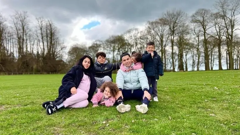 Cristiano Ronaldo dedicó emotivo mensaje a sus hijos Eva y Mateo tras su quinto cumpleaños