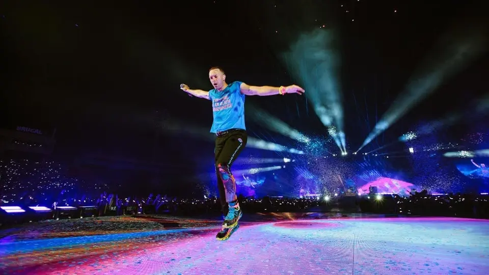 Coldplay: Chris Martin besó la cancha del Gigante de Acero previo a su concierto