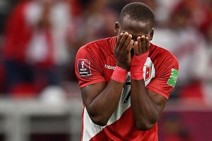 Perú: Luis Advíncula pidió perdón a la afición y anunció su retiro de la selección