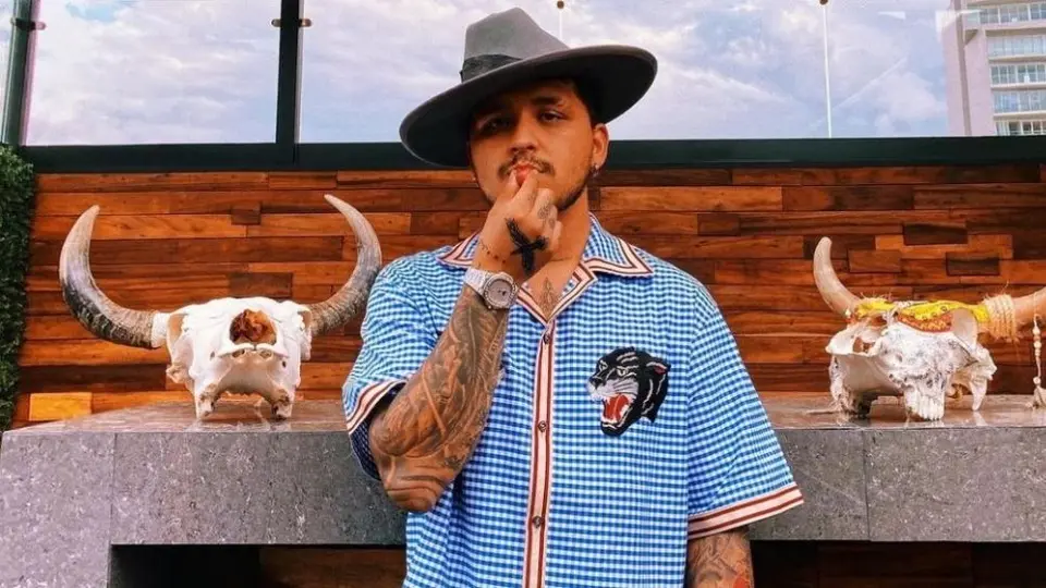 Christian Nodal: Filtraron video del cantante donde toca indebidamente a su hermana