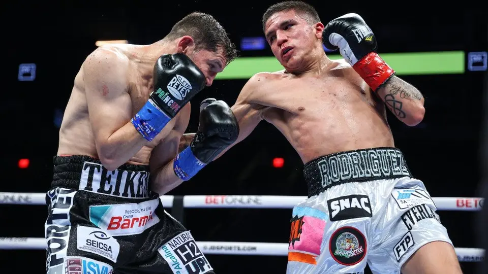 Jesse Rodríguez venció a Carlos Cuadras por el título Supermosca del CMB