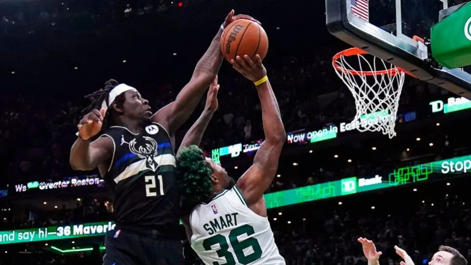 NBA: Holiday detiene a Smart, Bucks supera a Celtics y está a un triunfo de la Final