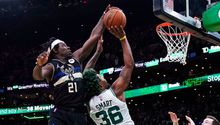 NBA: Holiday detiene a Smart, Bucks supera a Celtics y está a un triunfo de la Final