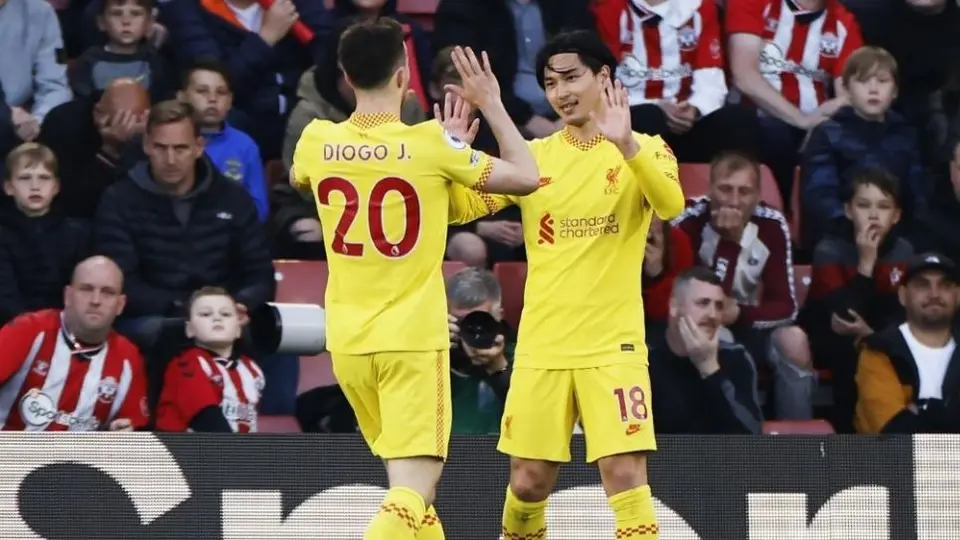 Premier League: Liverpool derrotó al Southampton y aprieta la carrera por el título