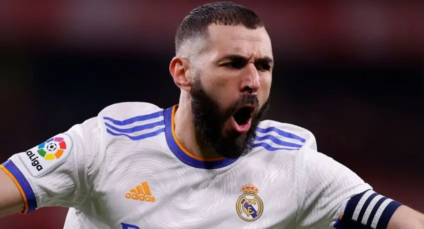 Karim Benzema sorprendió con lujoso avión en el inicio de sus vacaciones