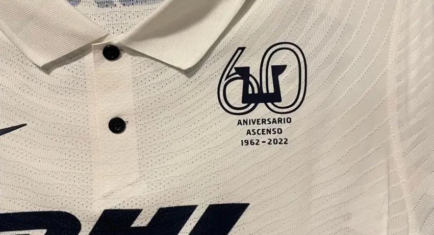 Pumas: Utilizó parche conmemorativo en su uniforme de local ante Toluca