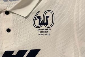 Pumas: Utilizó parche conmemorativo en su uniforme de local ante Toluca