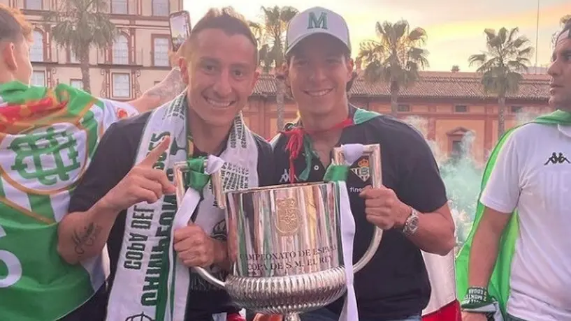 Lainez y Guardado pulieron la pista con su mejores pasos tras ganar la Copa del Rey con el Real Betis