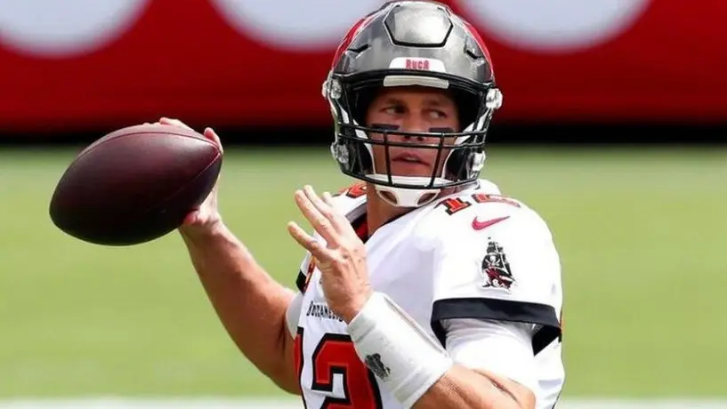 Brady pidió a Elon Musk eliminar su foto del 'NFL Combine 2000' si logra comprar Twitter