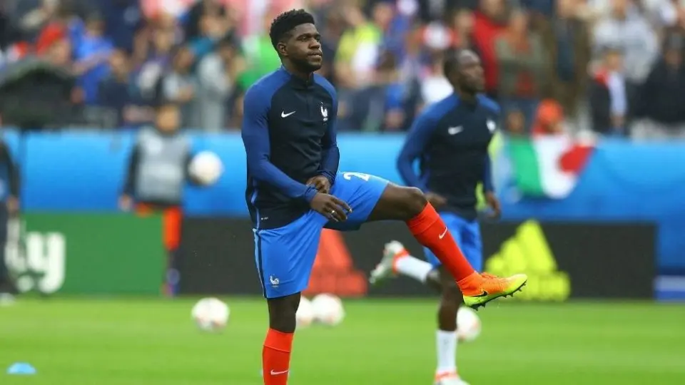 Video: Samuel Umtiti explotó en contra de aficionado que le pidió un autógrafo