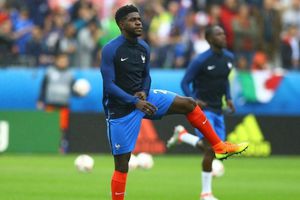 Video: Samuel Umtiti explotó en contra de aficionado que le pidió un autógrafo