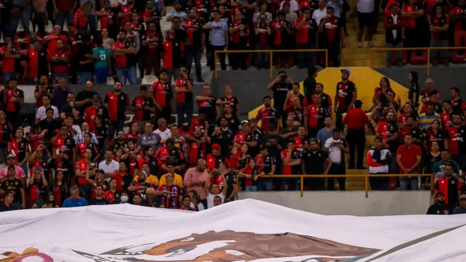 Atlas: Afición rojinegra llevó serenata a jugadores previo a la Final vs Pachuca
