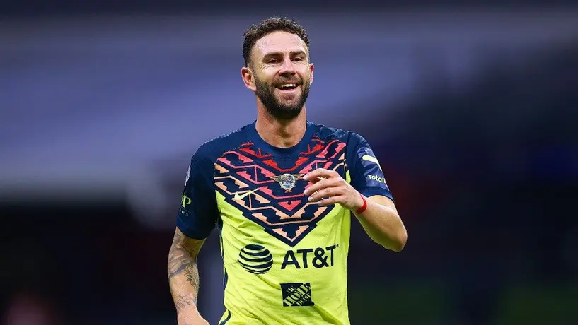 Miguel Layún recuperó playera de Cristiano, y que fue firmada gracias a Chicharito