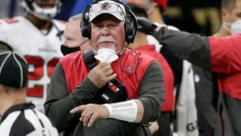 Bruce Arians: Enloqueció contra Andrew Adams y le dio 'zape'