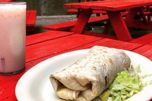 Restaurante de antojitos mexicanos en Estados Unidos presume burritos del tamaño de bebés