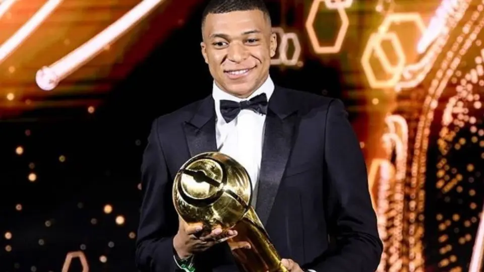 Kylian Mbappé, premiado como Mejor Jugador del Mundo en Globe Soccer Awards