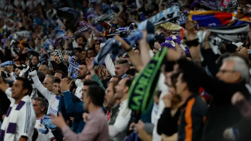 Video: Aficionados del Real Madrid se iban del Bernabéu cuando el equipo remontó
