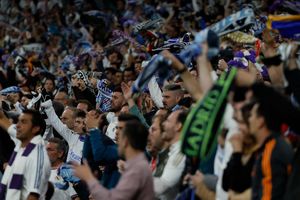 Video: Aficionados del Real Madrid se iban del Bernabéu cuando el equipo remontó