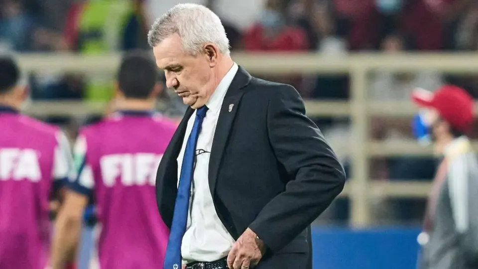 Rayados: Afición dejó cartones de huevos pidiendo la salida de Javier Aguirre en el hotel de concentración