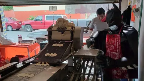 The Batman: Tortillería de Veracruz se inspiró en la cinta para crear las 'Batitortillas'