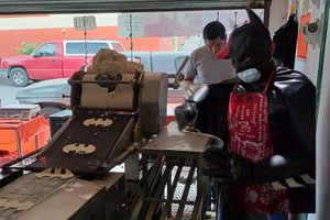 The Batman: Tortillería de Veracruz se inspiró en la cinta para crear las 'Batitortillas'