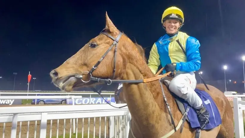 Caballo de carreras correrá con los colores de Ucrania en solidaridad contra la guerra