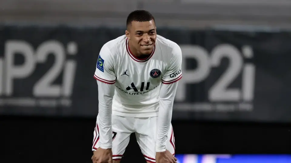 Roberto Carlos asegura que Mbappé llegará al Real Madrid: 'Viene'