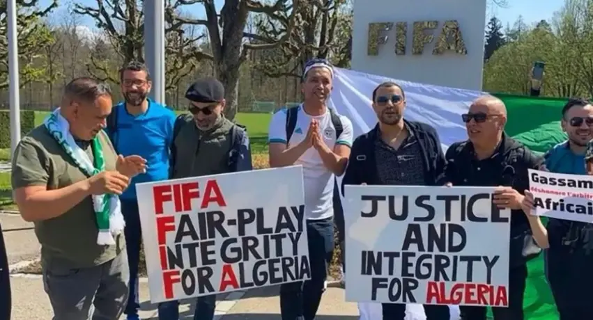 Video: Aficionados de Argelia se manifestaron en las instalaciones de la FIFA