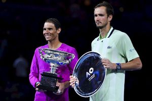 Medvedev se rindió en elogios con Nadal tras título en Australian Open: 'Eres el héroe de la semana'