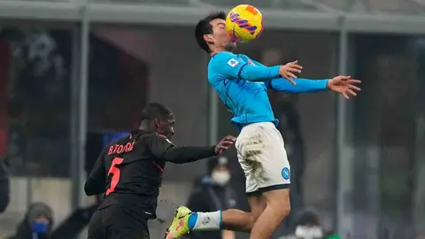 Video: Chucky Lozano hizo un terrible 'oso' y se perdió claro gol ante Spezia