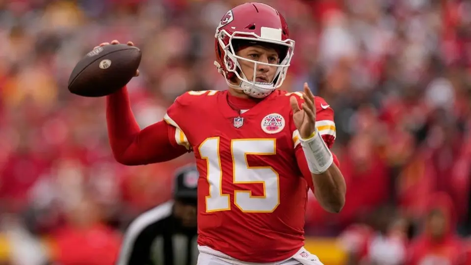 NFL: Chiefs aplastan a Steelers y aseguran título divisional de la Oeste de la AFC