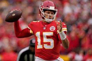 NFL: Chiefs aplastan a Steelers y aseguran título divisional de la Oeste de la AFC