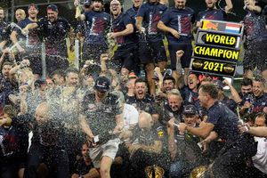 Video: Red Bull protagonizó eufórico festejo tras victoria de Verstappen en GP de Abu Dabi