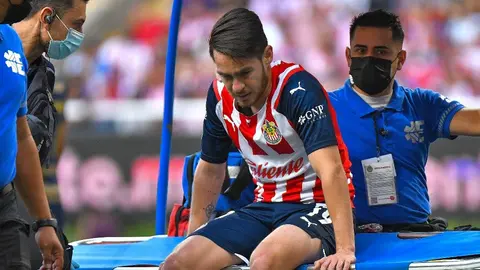 Canelo Angulo: Con buena actitud tras ser operado, bromeó a su familia en el hospital