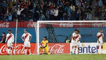 Uruguay vs Perú: Indignación peruana por la polémica jugada que no se revisó en el VAR