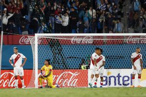 Uruguay vs Perú: Indignación peruana por la polémica jugada que no se revisó en el VAR