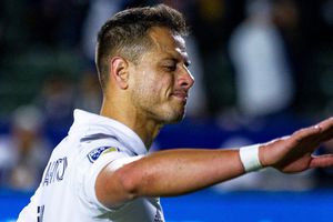 Chicharito: Equipos donde militó lo felicitaron por su cumpleaños; Tri lo olvida