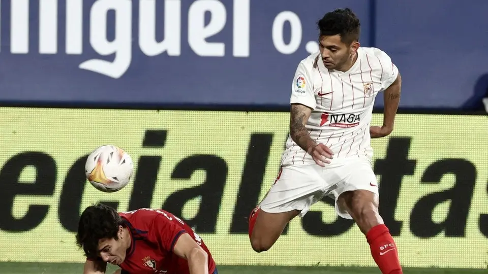 Tecatito Corona, sospechoso de Covid-19; no entrenó con el Sevilla